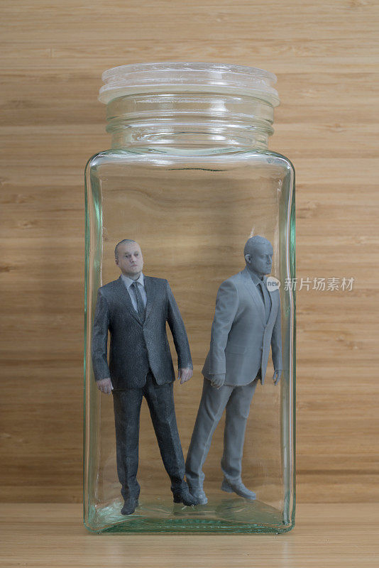 商人Action Figures in Jar